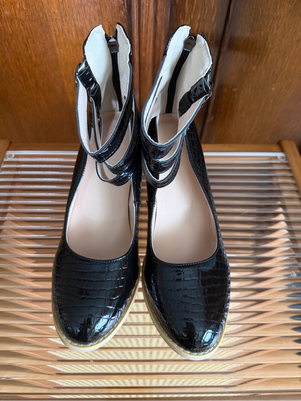 Freebird Inspired Black Croc-Embossed Ankle-Strap Block Heel Pumps Size 8.5 - Picture 4 of 10